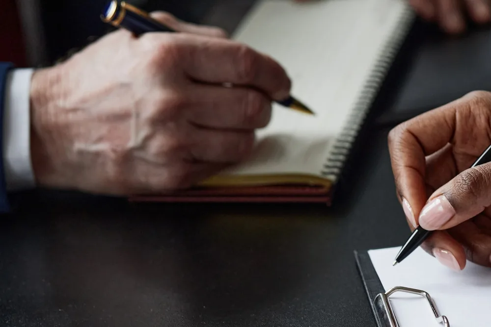 Sfeerbeeld bij beëdigde vertaling van arbeidsovereenkomst