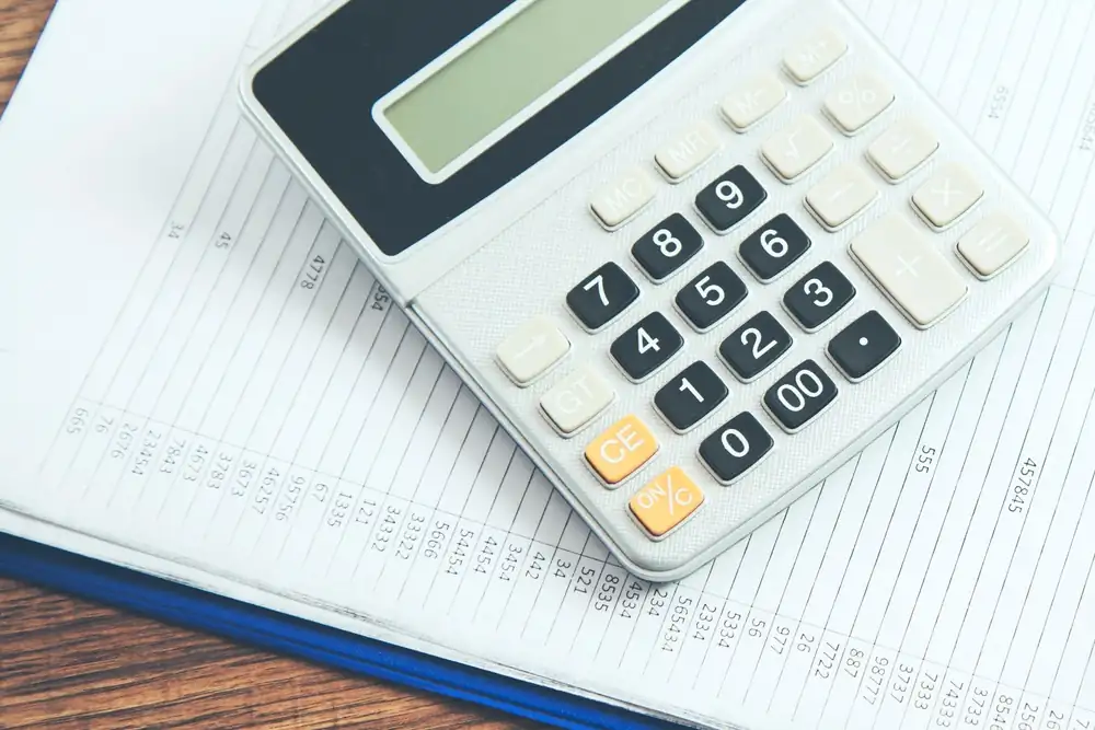 Sfeerbeeld bij beëdigde vertaling van belastingaangifte